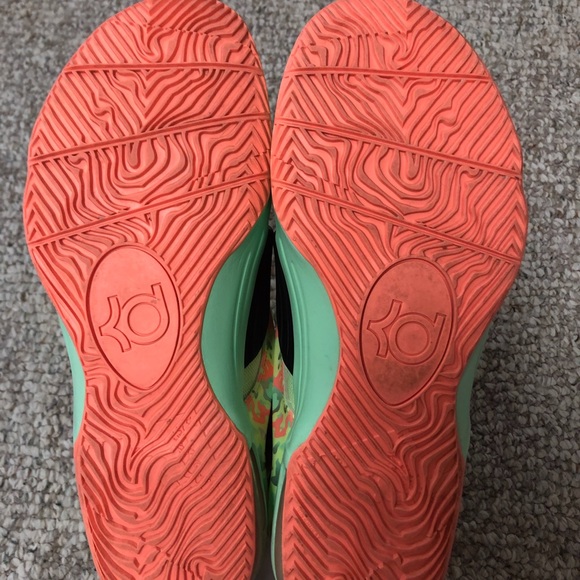 Nike KD’s sneakers. Youth 7 Kevin Durant Easter liquid - Picture 7 of 8